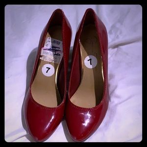Jessica Simpson Red wedge pumps